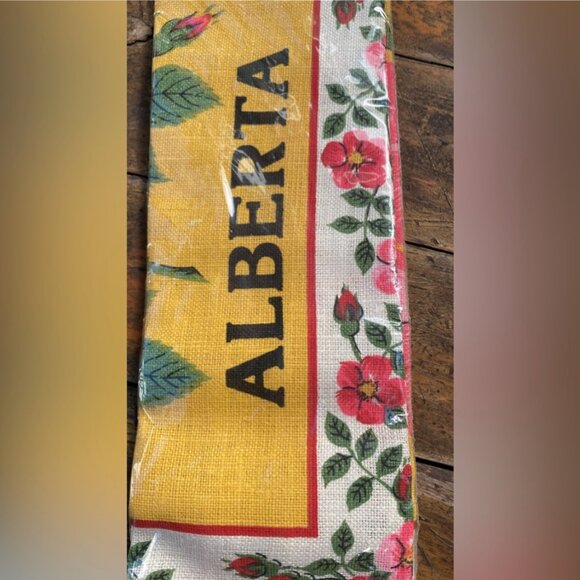 76 (VC) Vintage. Collectible. Alberta. Linen. Wall Hanging. Canadiana. - Picture 6 of 6